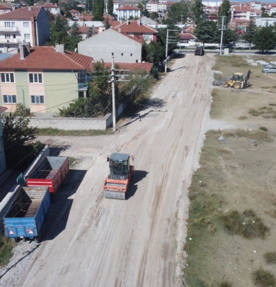 Belediyemiz Erbap Mahallesi Çeşme Sokak’ta asfalt yapım öncesi zemin iyileştirme çalışmalarına devam etmektedir.